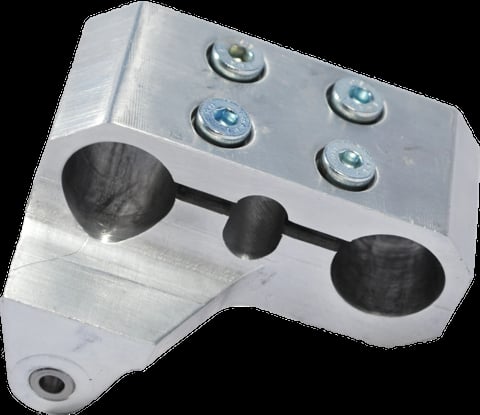 Soporte mecánico de aluminio con tres orificios circulares y cuatro tornillos de montaje en la superficie superior